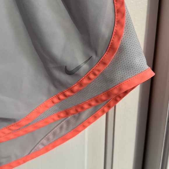 Nike women's shorts XL - Picture 2 of 4